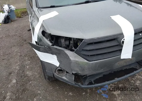 2011 Toyota Highlander Base V6 z USA, uszkodzony, nr VIN 5TDBK3EH4BS078154
